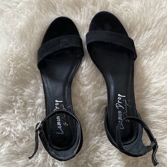 Simple black heeled sandals - Picture 1 of 6